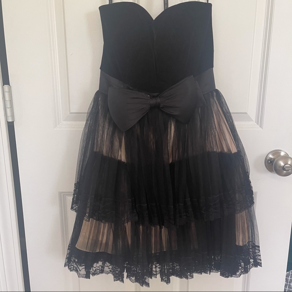 Sherri Hill Black Strapless Tulle Party Dress with Bow